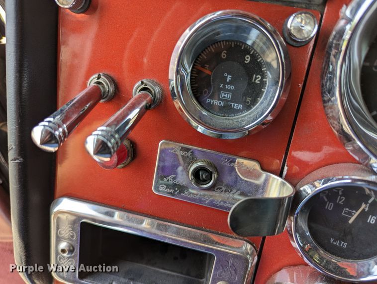 image for item LM9792 1991 Peterbilt 379  semi truck