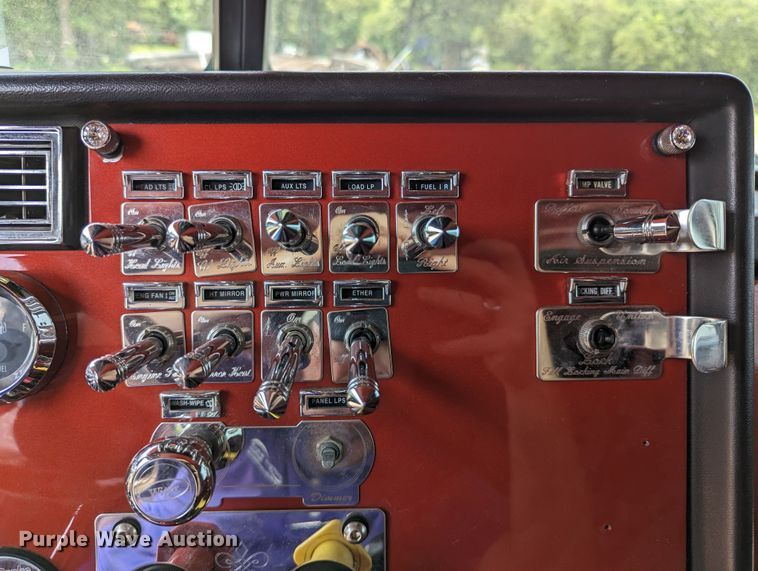 image for item LM9792 1991 Peterbilt 379  semi truck