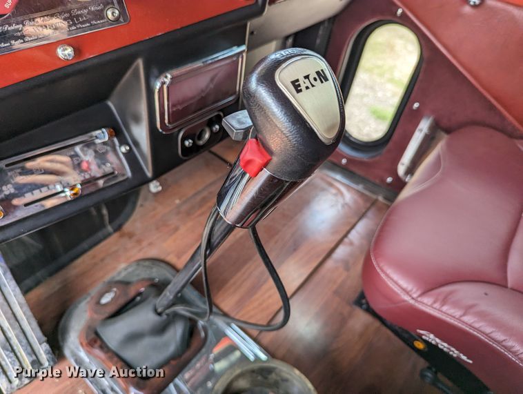 image for item LM9792 1991 Peterbilt 379  semi truck