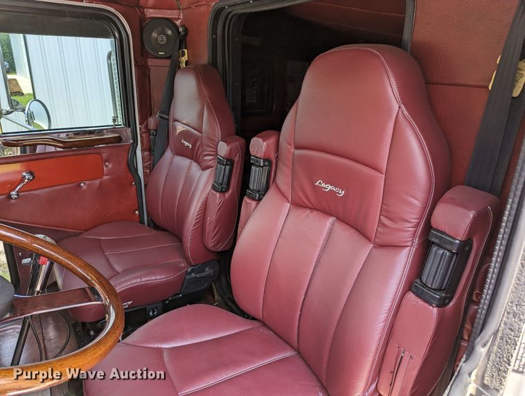 image for item LM9792 1991 Peterbilt 379  semi truck