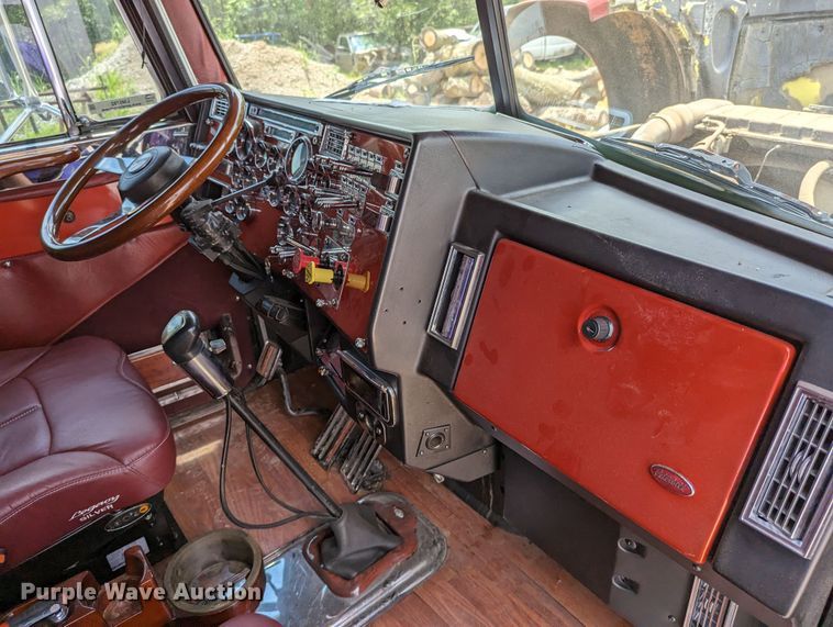 image for item LM9792 1991 Peterbilt 379  semi truck