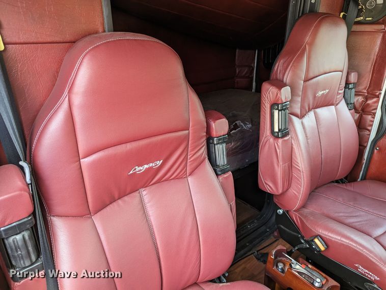 image for item LM9792 1991 Peterbilt 379  semi truck