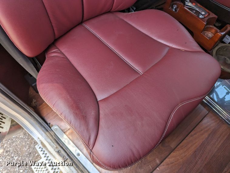 image for item LM9792 1991 Peterbilt 379  semi truck