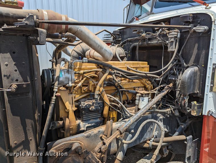 image for item LM9792 1991 Peterbilt 379  semi truck