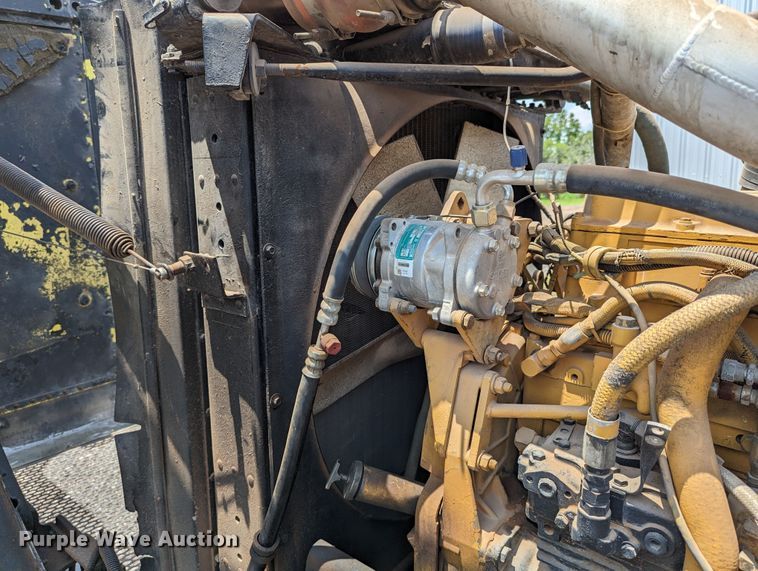 image for item LM9792 1991 Peterbilt 379  semi truck