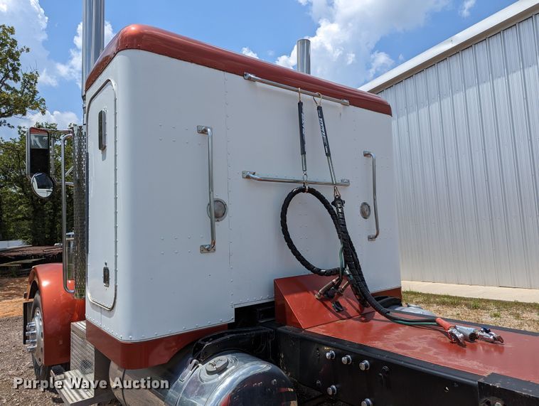 image for item LM9792 1991 Peterbilt 379  semi truck