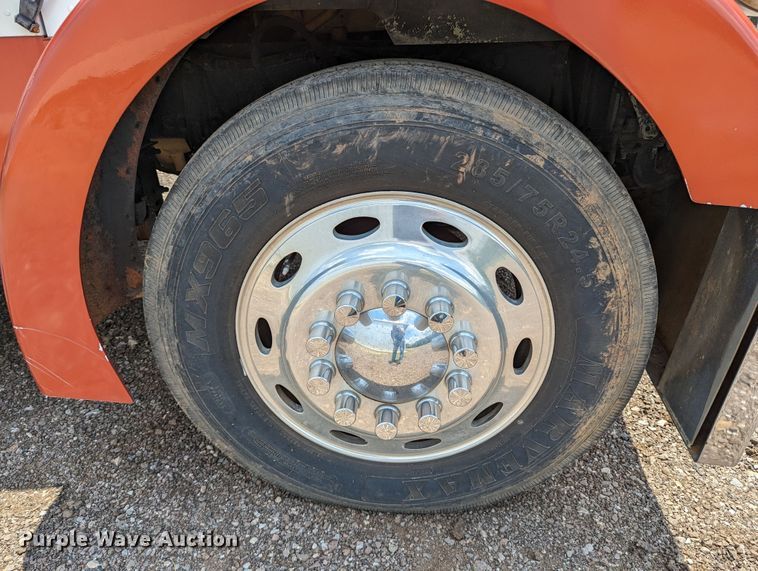 image for item LM9792 1991 Peterbilt 379  semi truck