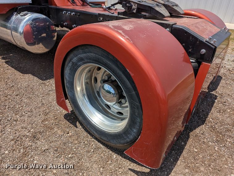 image for item LM9792 1991 Peterbilt 379  semi truck