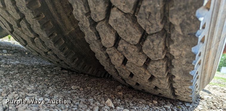 image for item LM9792 1991 Peterbilt 379  semi truck