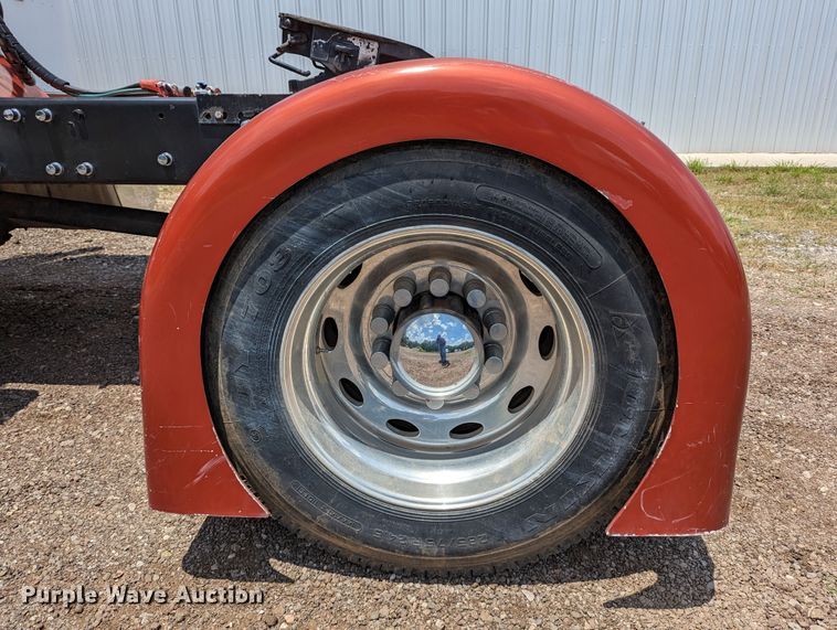 image for item LM9792 1991 Peterbilt 379  semi truck