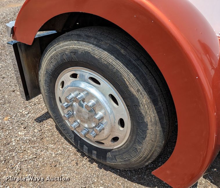 image for item LM9792 1991 Peterbilt 379  semi truck