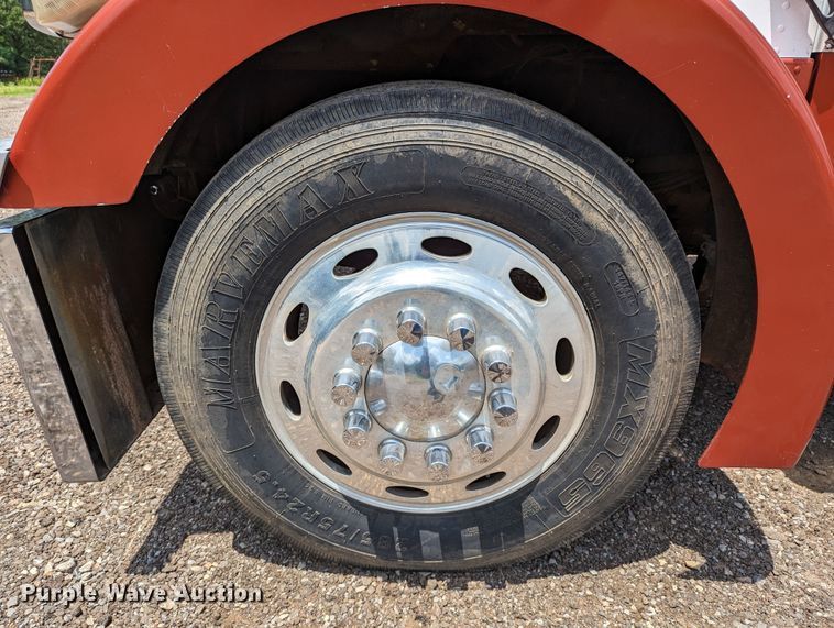 image for item LM9792 1991 Peterbilt 379  semi truck