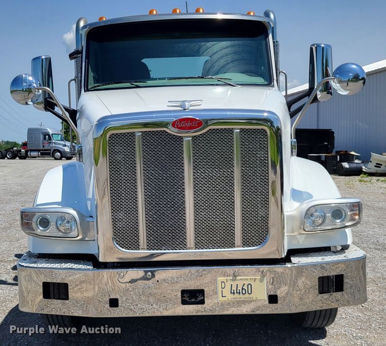 image for item LR9249 2019 Peterbilt 567  semi truck