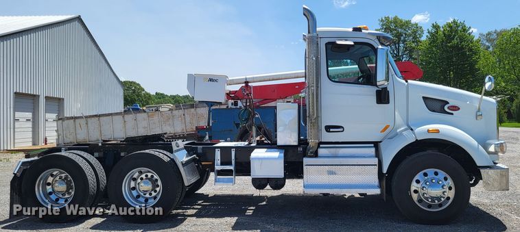 image for item LR9249 2019 Peterbilt 567  semi truck