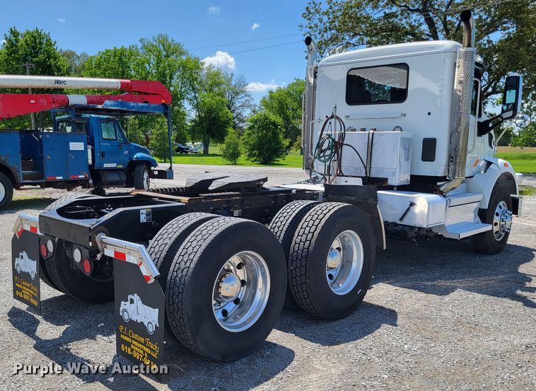 image for item LR9249 2019 Peterbilt 567  semi truck