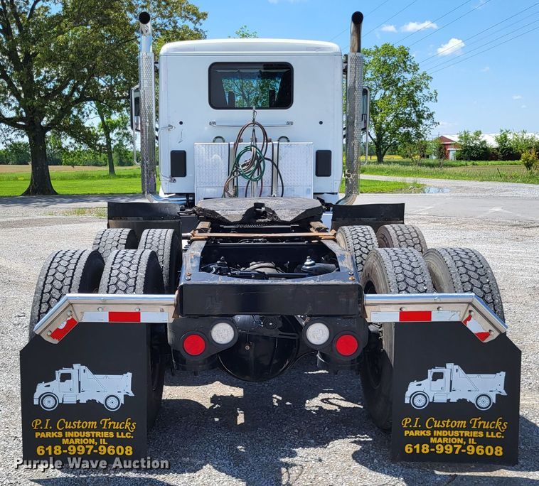 image for item LR9249 2019 Peterbilt 567  semi truck