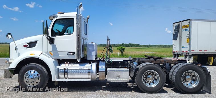 image for item LR9249 2019 Peterbilt 567  semi truck
