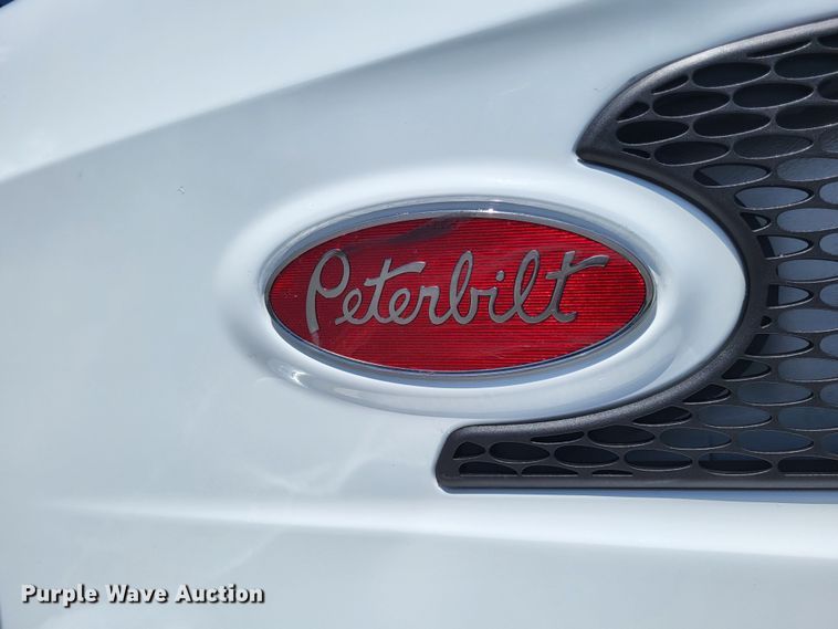 image for item LR9249 2019 Peterbilt 567  semi truck