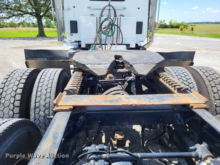 image for item LR9249 2019 Peterbilt 567  semi truck