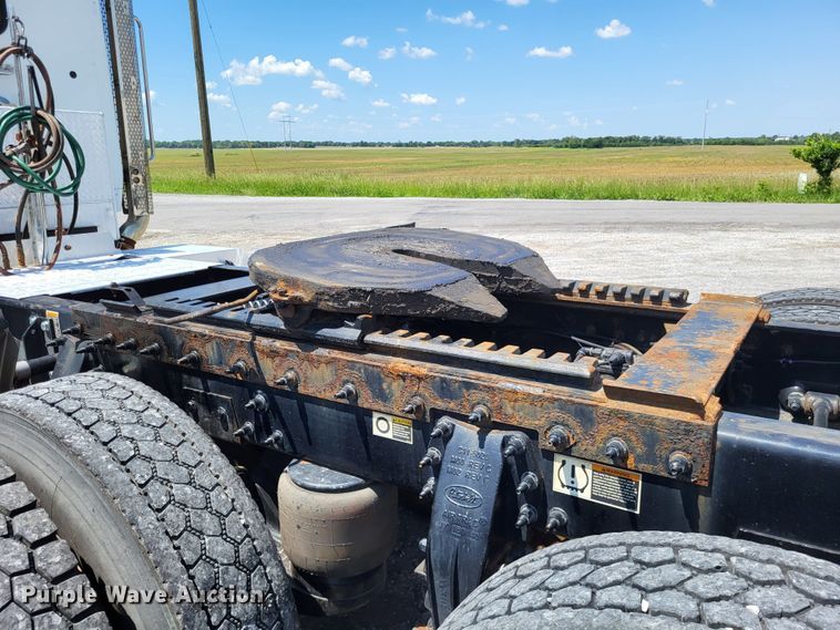 image for item LR9249 2019 Peterbilt 567  semi truck