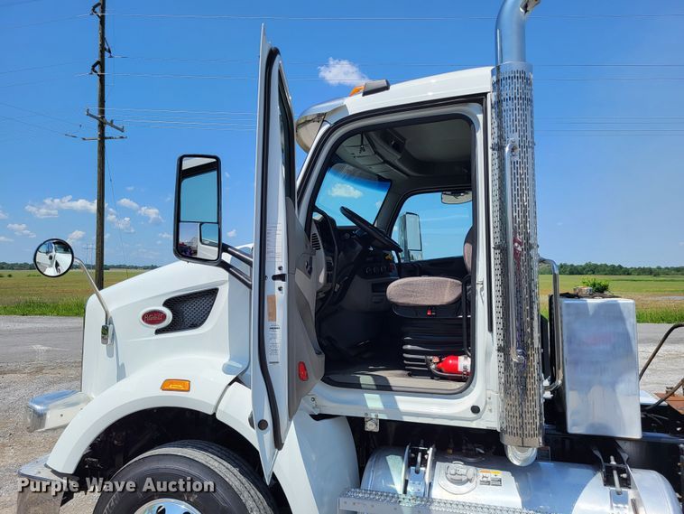image for item LR9249 2019 Peterbilt 567  semi truck
