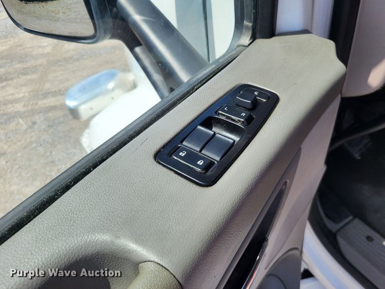 image for item LR9249 2019 Peterbilt 567  semi truck