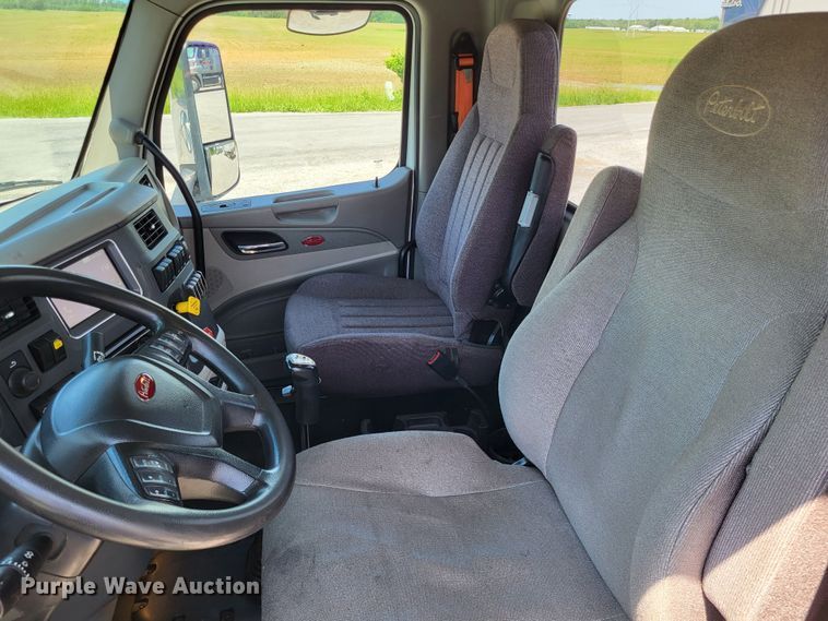 image for item LR9249 2019 Peterbilt 567  semi truck