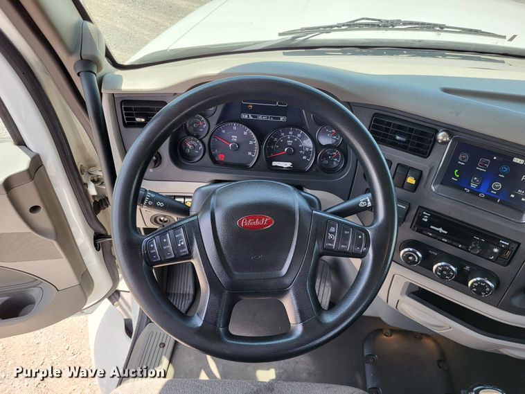 image for item LR9249 2019 Peterbilt 567  semi truck