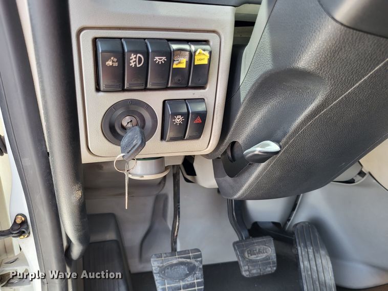 image for item LR9249 2019 Peterbilt 567  semi truck