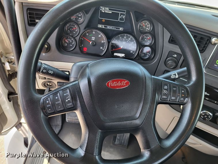 image for item LR9249 2019 Peterbilt 567  semi truck