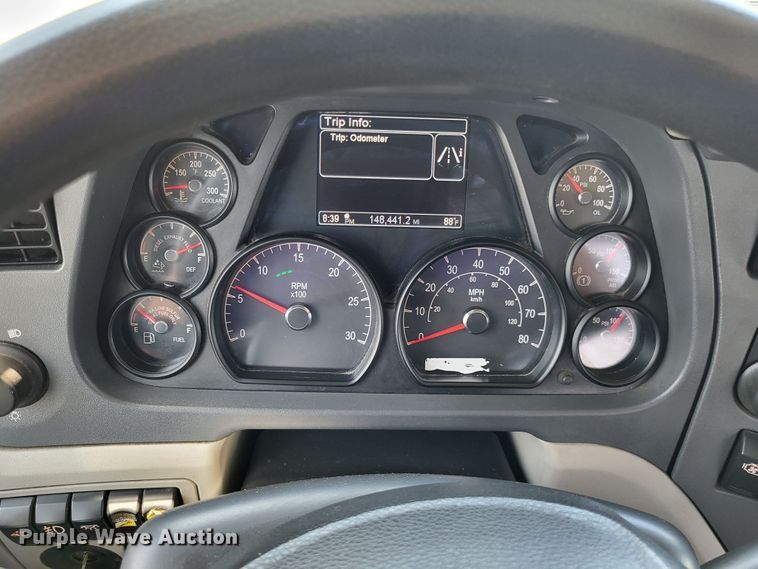 image for item LR9249 2019 Peterbilt 567  semi truck