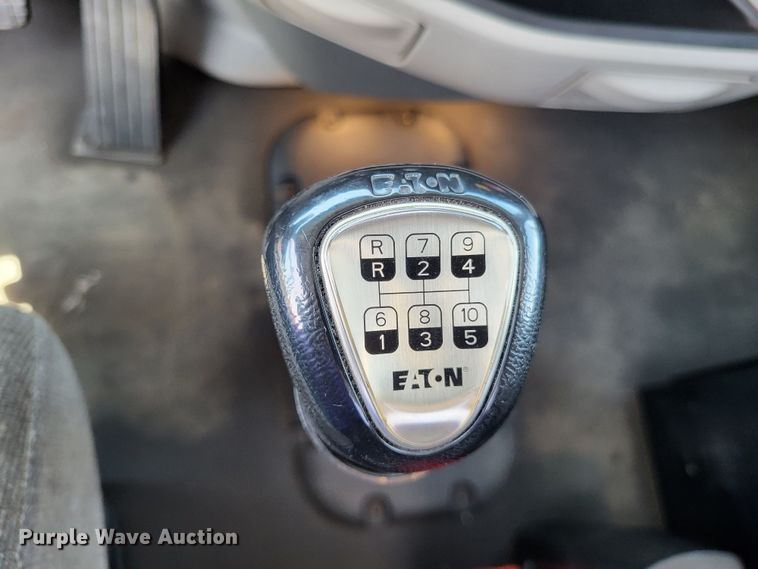 image for item LR9249 2019 Peterbilt 567  semi truck