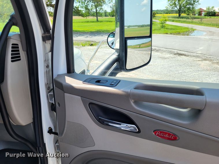 image for item LR9249 2019 Peterbilt 567  semi truck