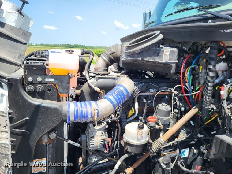 image for item LR9249 2019 Peterbilt 567  semi truck