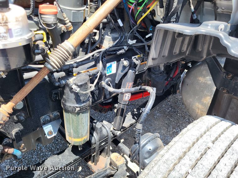 image for item LR9249 2019 Peterbilt 567  semi truck