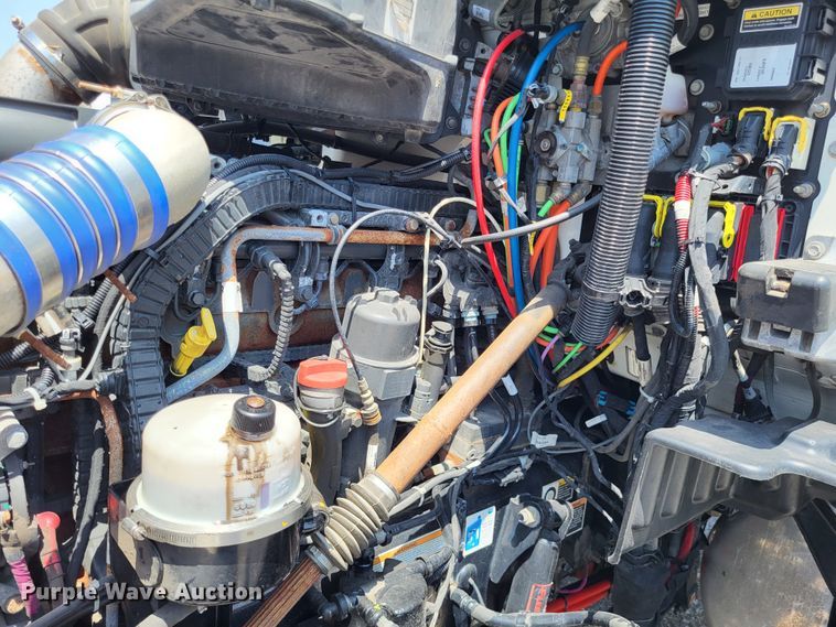 image for item LR9249 2019 Peterbilt 567  semi truck