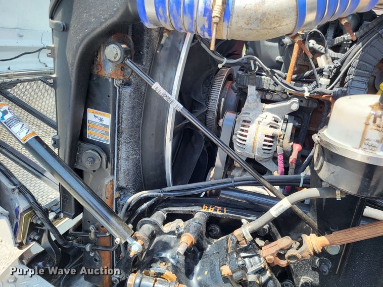 image for item LR9249 2019 Peterbilt 567  semi truck