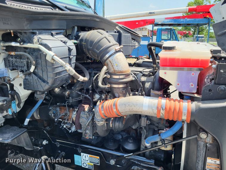 image for item LR9249 2019 Peterbilt 567  semi truck