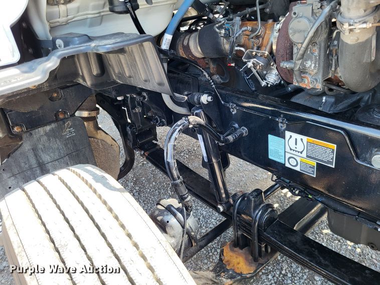 image for item LR9249 2019 Peterbilt 567  semi truck