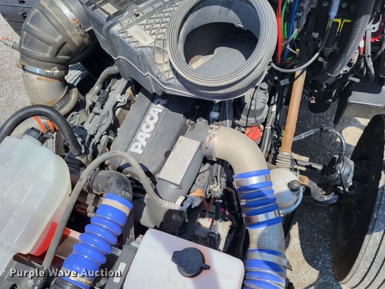 image for item LR9249 2019 Peterbilt 567  semi truck