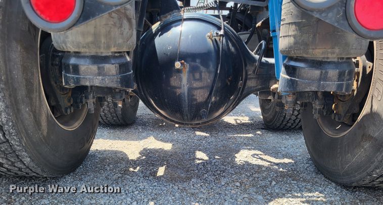 image for item LR9249 2019 Peterbilt 567  semi truck