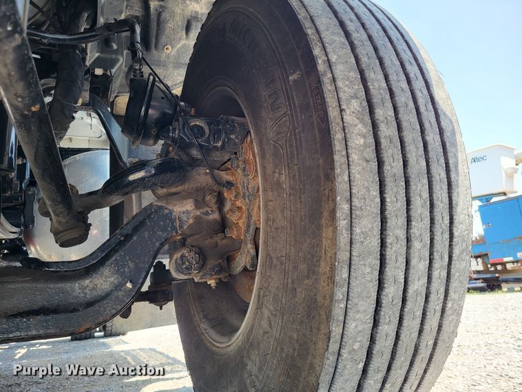 image for item LR9249 2019 Peterbilt 567  semi truck