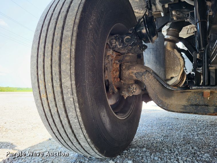 image for item LR9249 2019 Peterbilt 567  semi truck