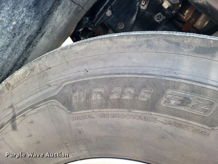 image for item LR9249 2019 Peterbilt 567  semi truck