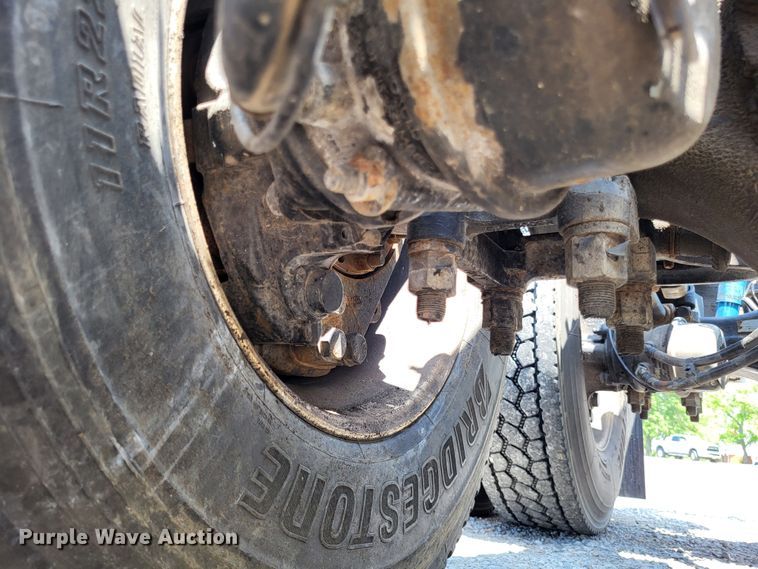 image for item LR9249 2019 Peterbilt 567  semi truck