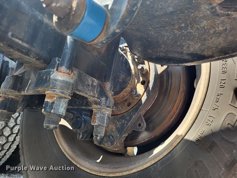 image for item LR9249 2019 Peterbilt 567  semi truck