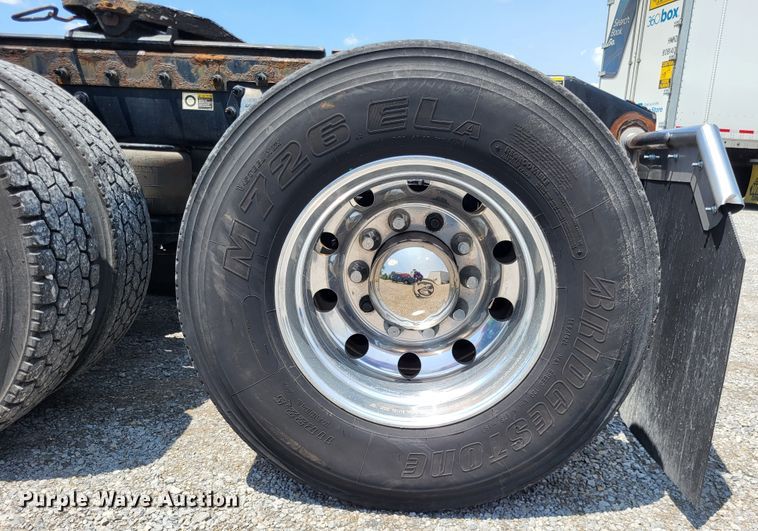 image for item LR9249 2019 Peterbilt 567  semi truck