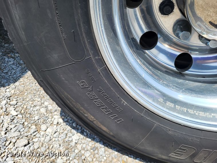 image for item LR9249 2019 Peterbilt 567  semi truck