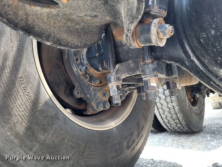 image for item LR9249 2019 Peterbilt 567  semi truck