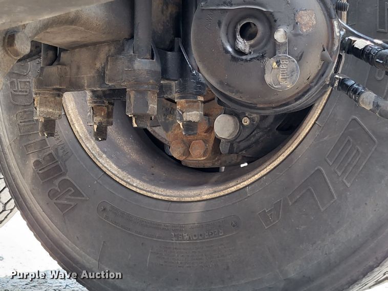 image for item LR9249 2019 Peterbilt 567  semi truck